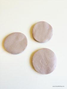 Chocolate chip cookie fun inspired by the classic book if you give a mouse a cookie. Playdough mat for counting fun at @theartkit www.theartkitblog.com