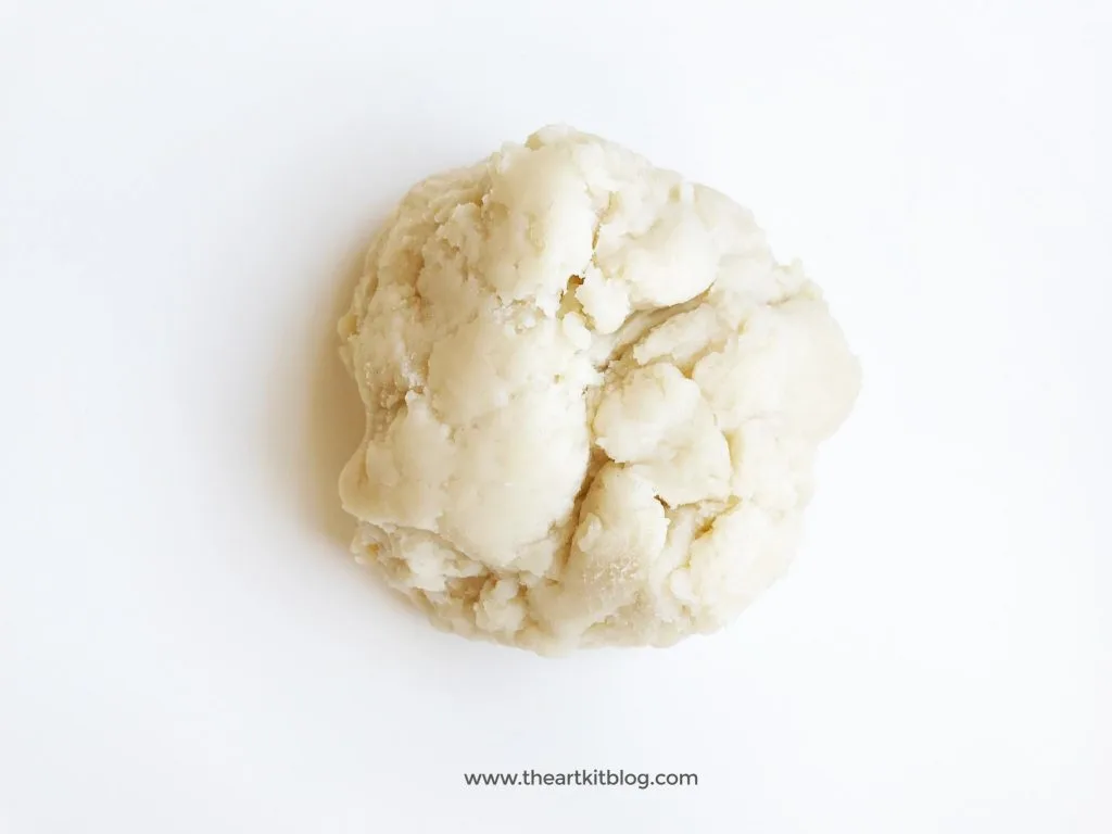 How to make playdough - sharing the family recipe for playdough at @theartkit