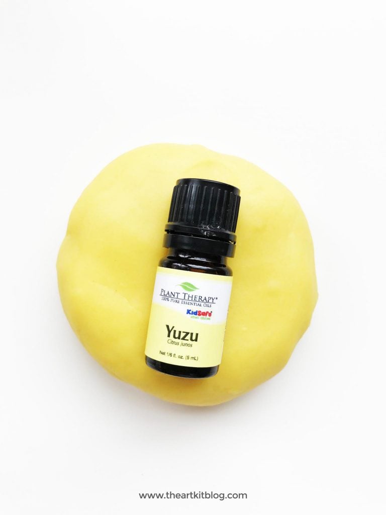 How to make playdough with essential oils - yuzu essential oil from plant therapy - playdough recipe from the art kit via @theartkit