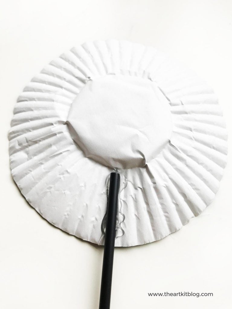 Cupcake liner flower craft easy craft for toddlers preschoolers from the art kit blog