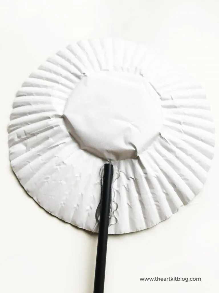 Cupcake liner flower craft easy craft for toddlers preschoolers from the art kit blog