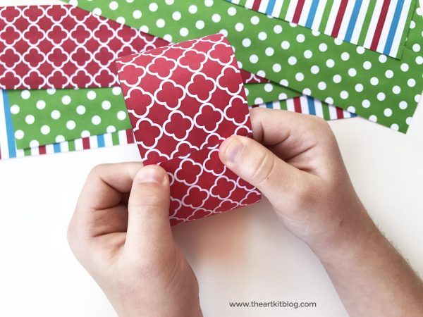 Christmas Countdown Paper Chains {Free Printables} - The Art Kit