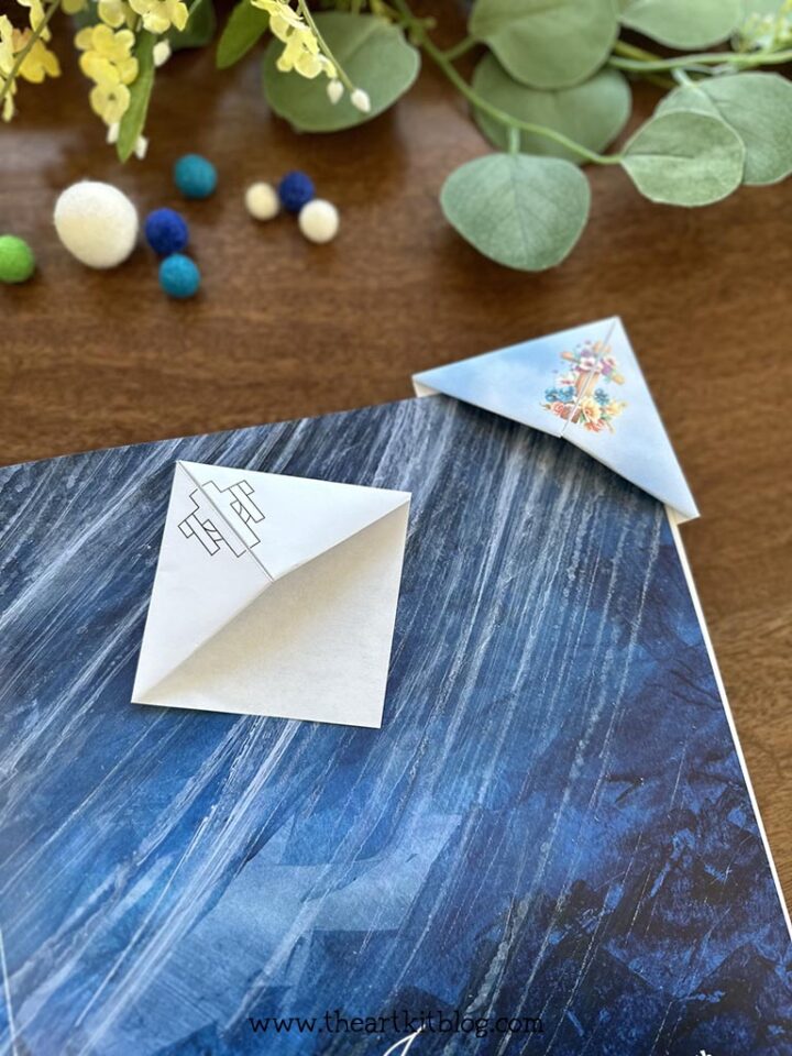 Corner Bookmark Origami with Crosses {FREE PRINTABLE!} - The Art Kit
